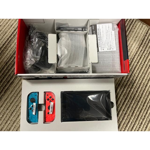 任天堂(ニンテンドウ)のNintendo Switch 本体　JOY-CON(L) ネオンブルー/(R) エンタメ/ホビーのゲームソフト/ゲーム機本体(その他)の商品写真