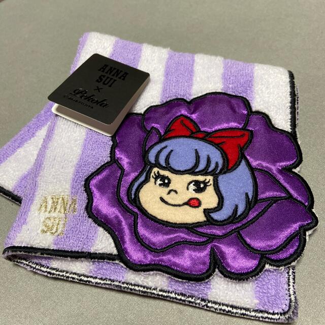 ANNA SUI(アナスイ)のアナスイペコラちゃんコラボハンカチタオル新品未使用タグ付き レディースのファッション小物(ハンカチ)の商品写真