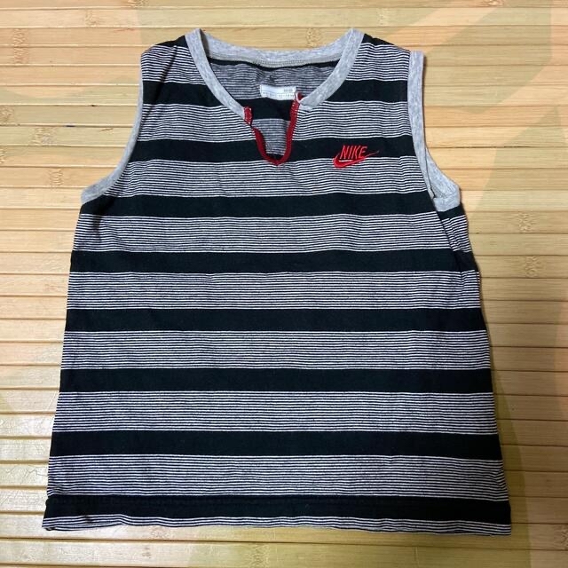 NIKE(ナイキ)のナイキ　キッズトップス キッズ/ベビー/マタニティのキッズ服男の子用(90cm~)(Tシャツ/カットソー)の商品写真