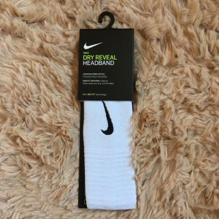 ナイキ(NIKE)のナイキヘアバンド ドライリビールヘッドバンドNIKE ホワイト　ブラック(ヘアバンド)