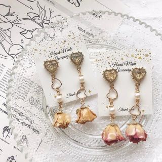 ダズリン(dazzlin)の星屑ハートとローズピアス イヤリング ハンドメイド 薔薇 バラ ローズ 量産(ピアス)