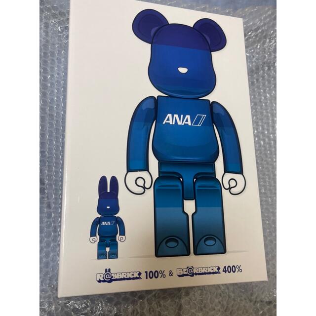 BE@RBRICK(ベアブリック)のR@BBRICK 100％ & BE@RBRICK 400％ ANA  エンタメ/ホビーのフィギュア(その他)の商品写真