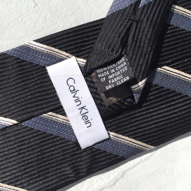Calvin Klein(カルバンクライン)のカルバンクライン ネクタイ ブランド シルク100% ストライプ ブラック メンズのファッション小物(ネクタイ)の商品写真