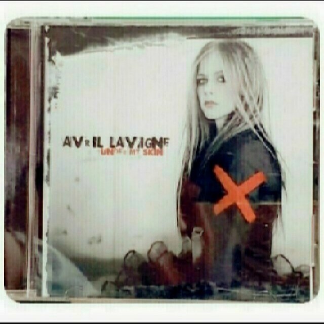 美品♥️早い者勝ちAvrilLavigne♡UnderMySkin♡CDアルバム エンタメ/ホビーのCD(ポップス/ロック(洋楽))の商品写真