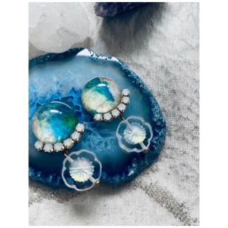 アンソロポロジー(Anthropologie)の春コーデ　天然石風ピアス　ブルー(ピアス)