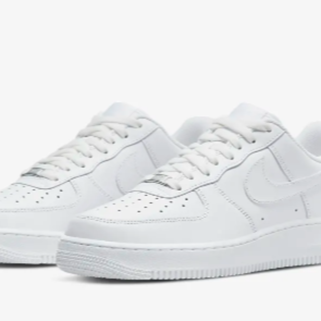 NIKE(ナイキ)のNIKE AIR FORCE 1 07 27cm ホワイト　新品 メンズの靴/シューズ(スニーカー)の商品写真