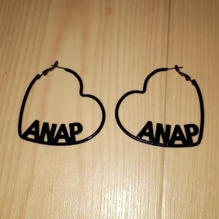 アナップ(ANAP)のANAP💄ロゴピアス(ピアス)