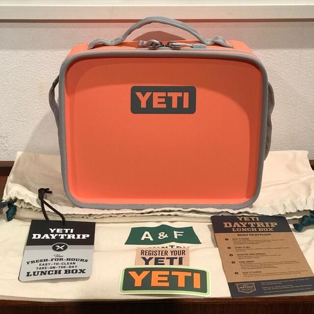 YETI    デイトリップ　ランチ　ボックス　希少色　コーラル　日本代理店物