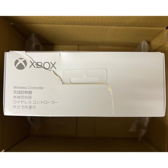 Xbox(エックスボックス)の新品未開封 X box ワイヤレス コントローラー （カーボンブラック） 箱キズ エンタメ/ホビーのゲームソフト/ゲーム機本体(その他)の商品写真