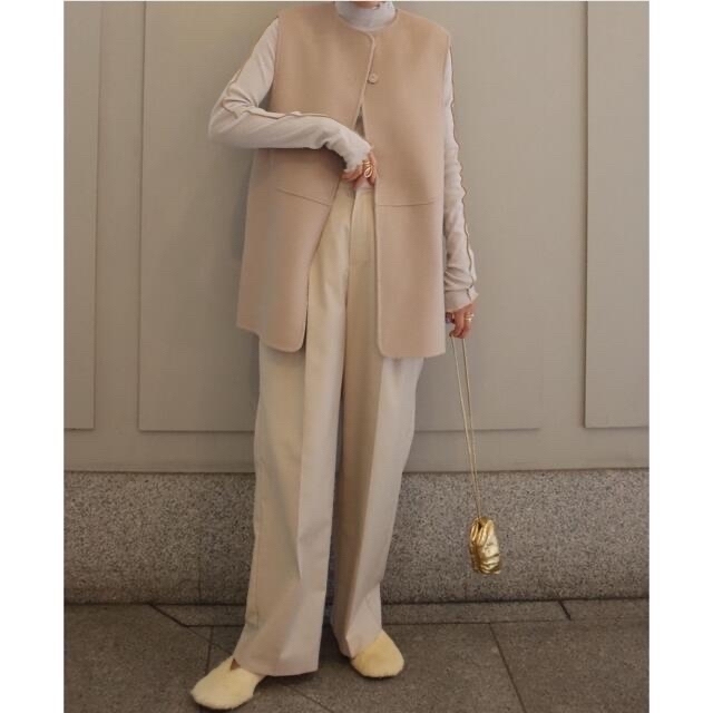 売却済みmachatt チンツストレートパンツ エクリュ - カジュアルパンツ