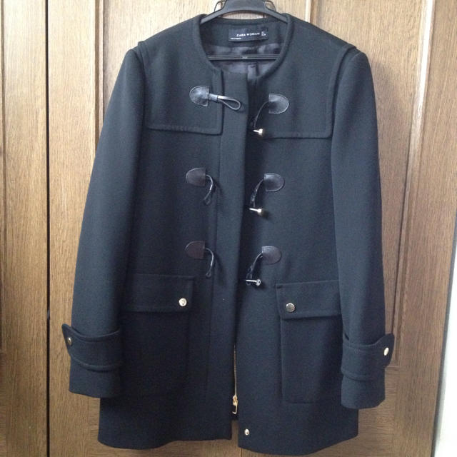 ZARA(ザラ)のコート 黒 ピーコート ダッフルコート ノーカラー レディースのジャケット/アウター(ロングコート)の商品写真