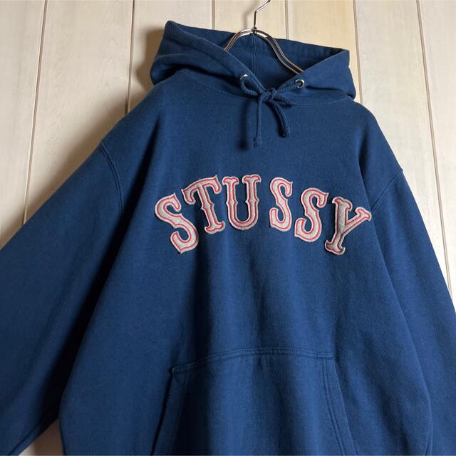 お得】 STUSSY - ステューシー☆刺繍アーチロゴ入りパーカー 定番