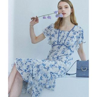 ジルスチュアート(JILLSTUART)のJIL STUART 定価3万3千円 ブルーフローラルシフォンワンピース(ロングワンピース/マキシワンピース)