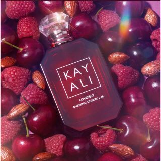 セフォラ(Sephora)のカヤリ　Kayali Lovefest Burning Cherry(ファッション/美容)