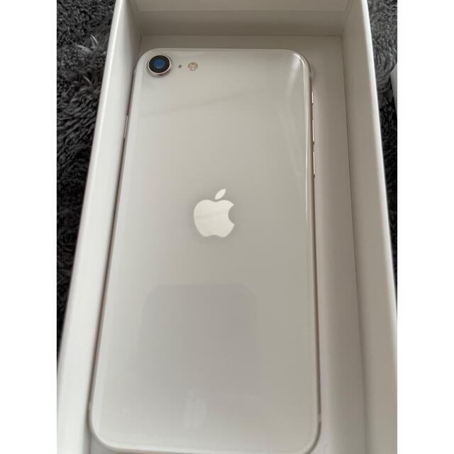 Apple(アップル)のApple iPhone SE 第3世代 64GB スターライト スマホ/家電/カメラのスマートフォン/携帯電話(スマートフォン本体)の商品写真