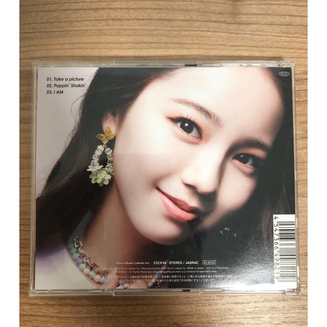 SONY(ソニー)の☆中古CD☆ NiziU Take a picture AYAKA盤 エンタメ/ホビーのCD(K-POP/アジア)の商品写真