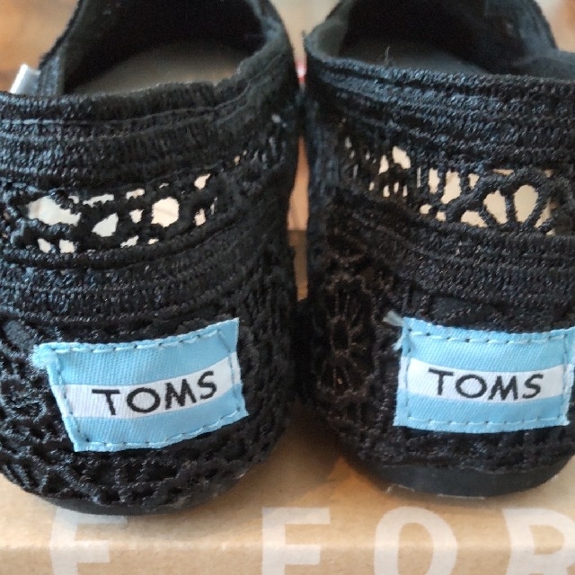 TOMS(トムズ)のTOMS ブラック クロシェット 23.5 レディースの靴/シューズ(スリッポン/モカシン)の商品写真