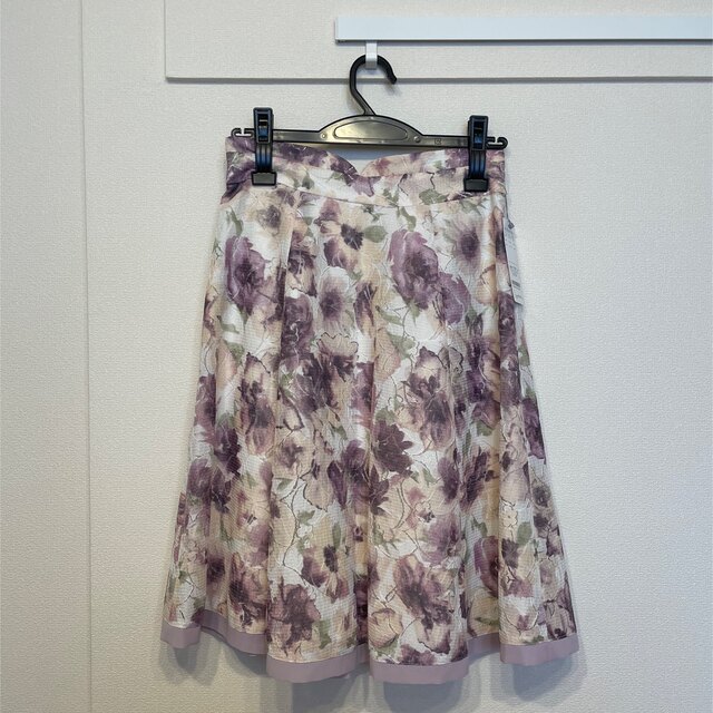 MISCH MASCH(ミッシュマッシュ)の花柄レースハギフレアスカート レディースのスカート(ひざ丈スカート)の商品写真