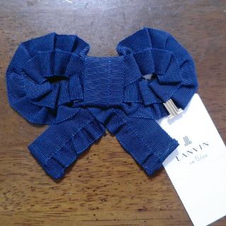 ランバンオンブルー(LANVIN en Bleu)のランバンオンブルー☆新品タグ付き☆ブローチ(ブローチ/コサージュ)