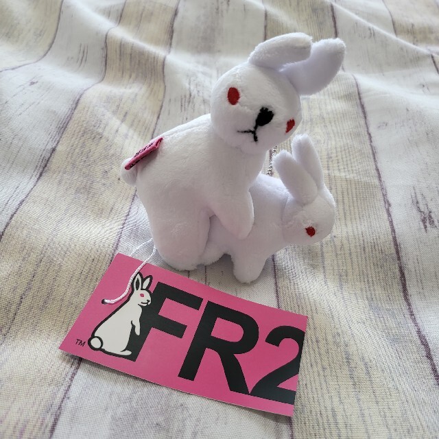 FR2 梅】うさぎ ぬいぐるみ キーチェーン タグ付きの通販 by FR2 梅】うさぎ ぬいぐるみ キーチェーン タグ付きの通販 by