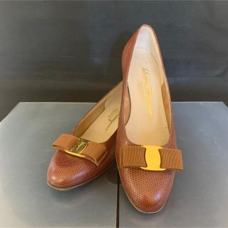 サルヴァトーレフェラガモ(Salvatore Ferragamo)のフェラガモ　パンプス　ヴェラ　リザード型押し(ハイヒール/パンプス)