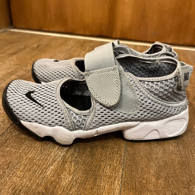 NIKE(ナイキ)のNIKE AIR RIFT  エアリフト キッズ/ベビー/マタニティのキッズ靴/シューズ(15cm~)(サンダル)の商品写真