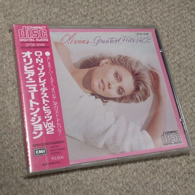 【東京から即日発送】オリビア・ニュートン・ジョン　ベストアルバム エンタメ/ホビーのCD(ポップス/ロック(洋楽))の商品写真