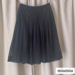 ミュウミュウ(miumiu)のmiumiu ミュウミュウ フレアスカート ブラック　(ひざ丈スカート)
