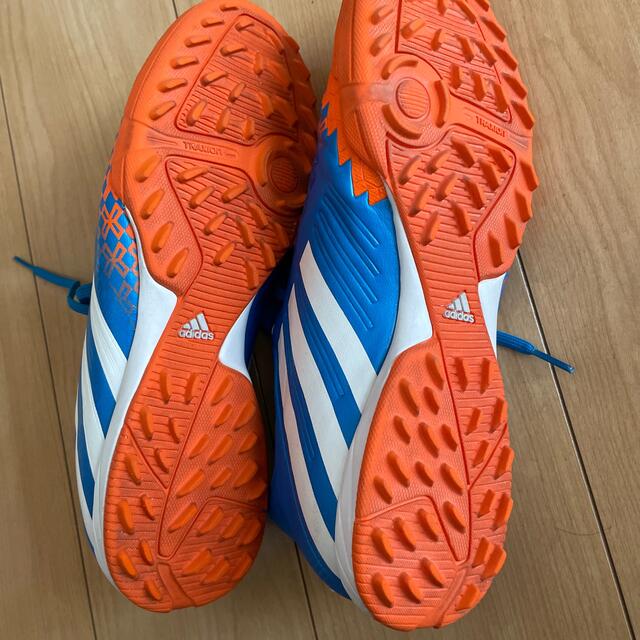 adidas(アディダス)のadidas  フットサルシューズ　人工芝用(27.0cm) スポーツ/アウトドアのサッカー/フットサル(シューズ)の商品写真