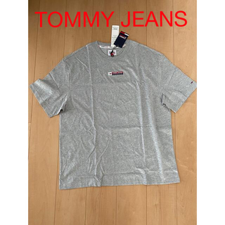 トミーヒルフィガー(TOMMY HILFIGER)のTOMMY JEANS ロゴバッジTシャツ　グレー・L(Tシャツ/カットソー(半袖/袖なし))