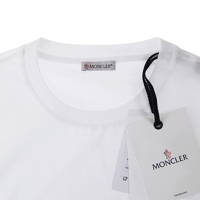 MONCLER(モンクレール)のL15 MONCLER ホワイト ビックロゴ クルーネックTシャツ sizeXL レディースのトップス(Tシャツ(半袖/袖なし))の商品写真