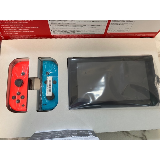 Nintendo Switch(ニンテンドースイッチ)のNintendo Switch 本体　JOY-CON(L) ネオンブルー/(R) エンタメ/ホビーのゲームソフト/ゲーム機本体(家庭用ゲーム機本体)の商品写真