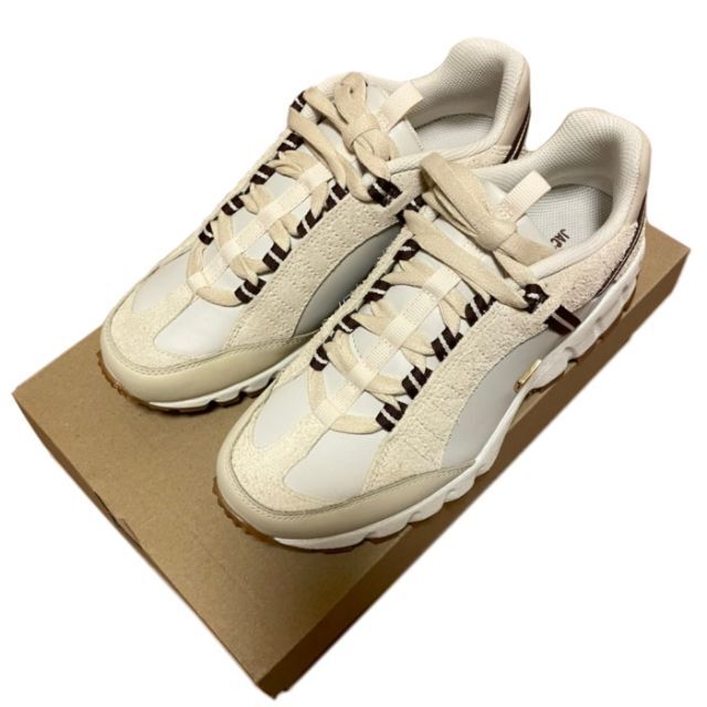 NIKE(ナイキ)のJacquemus NIKE WMNS Air Humara LX 23.5cm レディースの靴/シューズ(スニーカー)の商品写真