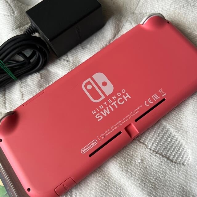 Nintendo Switch(ニンテンドースイッチ)のニンテンドー switch本体 と どうぶつの森 SET エンタメ/ホビーのゲームソフト/ゲーム機本体(携帯用ゲーム機本体)の商品写真