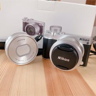 ニコン(Nikon)のうっちー様専用Nikon 1 J5 Wレンズキット　silver シルバー(ミラーレス一眼)
