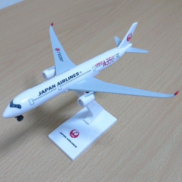 JAL(日本航空)(ジャル(ニホンコウクウ))のJAL飛行機プラモデルBoeing787（非売品 日本航空 模型） エンタメ/ホビーのおもちゃ/ぬいぐるみ(模型/プラモデル)の商品写真