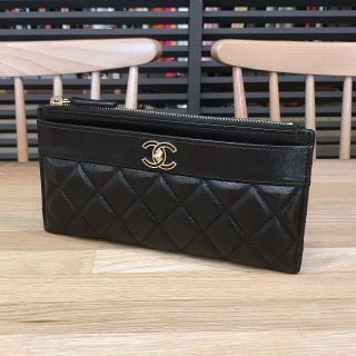 シャネル(CHANEL)の超美品 シャネル マドモアゼル マトラッセ ポーチ ココマーク ラムスキン 黒(財布)