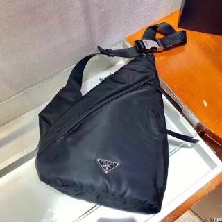 プラダ ボディーバッグの通販 700点以上 | PRADAを買うならラクマ