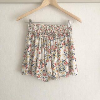 ベルシュカ(Bershka)のBershka 花柄キュロット　ショートパンツ　ベルシュカ(ショートパンツ)