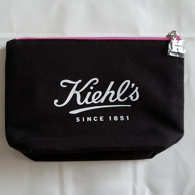 Kiehl's(キールズ)のキールズ   ポーチ  未使用  ネオンカラー  蛍光ペイント コスメ/美容のメイク道具/ケアグッズ(ボトル・ケース・携帯小物)の商品写真