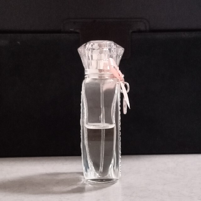 JILLSTUART(ジルスチュアート)のジルスチュアート　香水　ホワイトフローラル コスメ/美容の香水(香水(女性用))の商品写真
