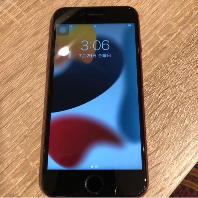 iphone8 64GB 本体　赤　レッド スマホ/家電/カメラのスマートフォン/携帯電話(スマートフォン本体)の商品写真
