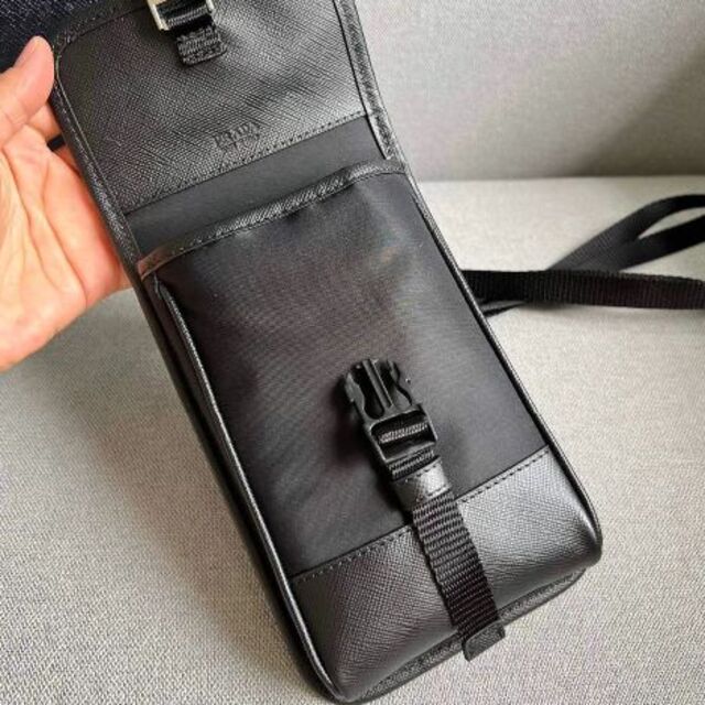 PRADA プラダ サフィアーノレザー スマートフォンケースケース