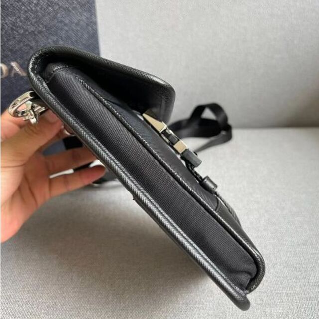 PRADA プラダ サフィアーノレザー スマートフォンケースケース