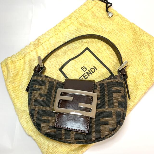 FENDI - FENDI ミニクロワッサン ズッカ柄ポーチの通販 by M&