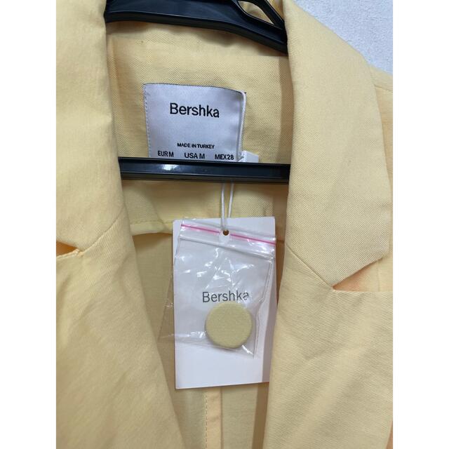 Bershka(ベルシュカ)のBershka*͛ yellow ベスト レディースのトップス(ベスト/ジレ)の商品写真