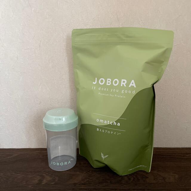 値下げ‼︎JOBORA お抹茶風味　プロテイン(シェイカー付) 食品/飲料/酒の健康食品(プロテイン)の商品写真