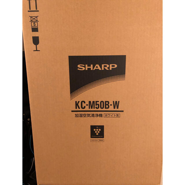 SHARP(シャープ)の【新品・未使用】SHARP 加湿空気清浄機KC-M50B-W スマホ/家電/カメラの生活家電(空気清浄器)の商品写真