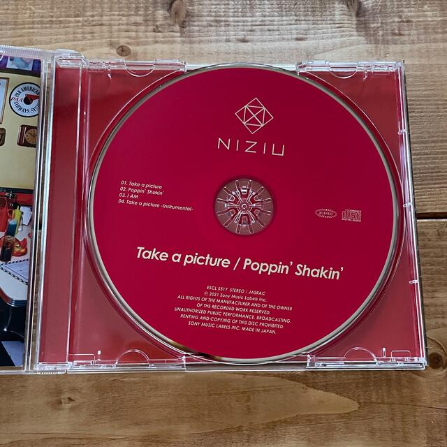 Take a picture/Poppin' Shakin'   NiziU エンタメ/ホビーのCD(K-POP/アジア)の商品写真