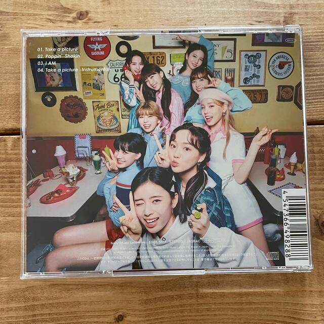 Take a picture/Poppin' Shakin'   NiziU エンタメ/ホビーのCD(K-POP/アジア)の商品写真